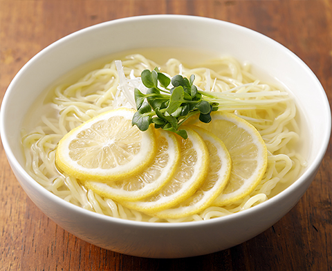 レモネードベースでさっぱり冷やしラーメン